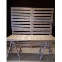 Mesa cavalete e painel rústico