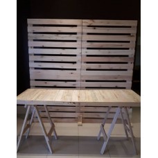 Mesa cavalete e painel rústico